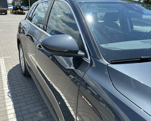 Сірий Ауді E-Tron, об'ємом двигуна 0 л та пробігом 190 тис. км за 26700 $, фото 5 на Automoto.ua