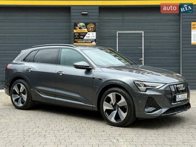 Серый Ауди E-Tron, объемом двигателя 0 л и пробегом 33 тыс. км за 39500 $, фото 2 на Automoto.ua