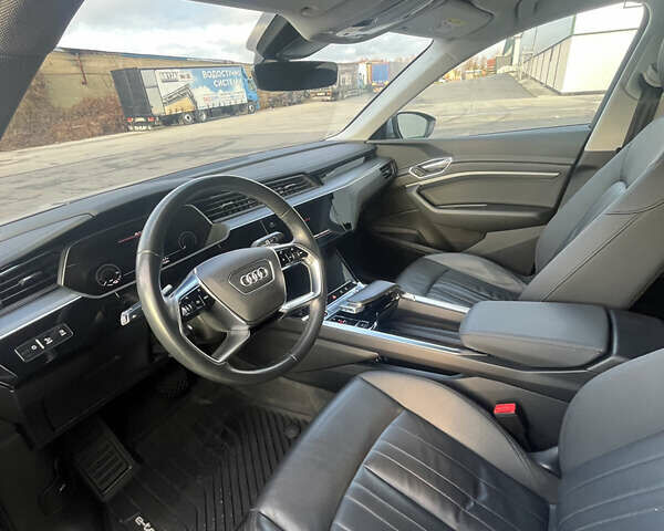 Серый Ауди E-Tron, объемом двигателя 0 л и пробегом 88 тыс. км за 36500 $, фото 14 на Automoto.ua