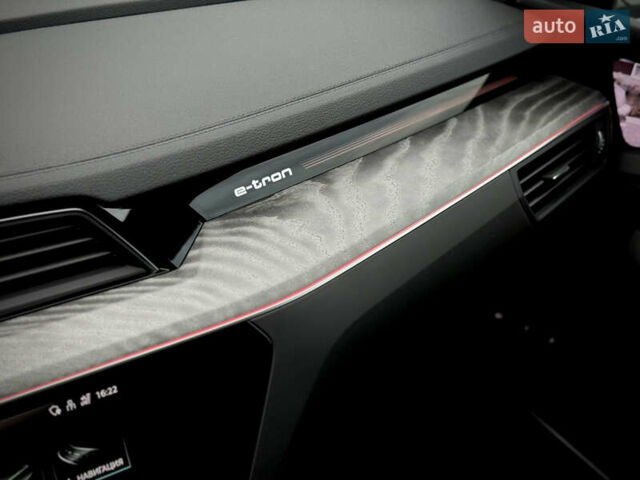 Серый Ауди E-Tron, объемом двигателя 0 л и пробегом 36 тыс. км за 45445 $, фото 133 на Automoto.ua