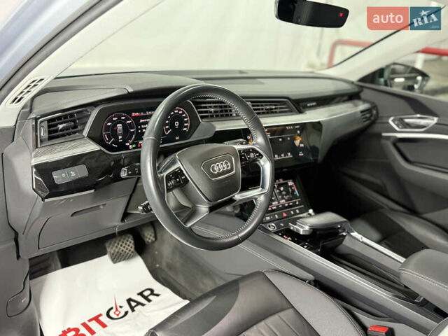 Серый Ауди E-Tron, объемом двигателя 0 л и пробегом 44 тыс. км за 33000 $, фото 16 на Automoto.ua