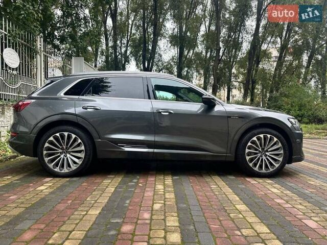 Серый Ауди E-Tron, объемом двигателя 0 л и пробегом 53 тыс. км за 36000 $, фото 2 на Automoto.ua