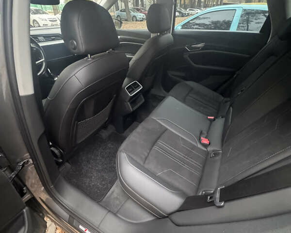 Сірий Ауді E-Tron, об'ємом двигуна 0 л та пробігом 47 тис. км за 28300 $, фото 8 на Automoto.ua