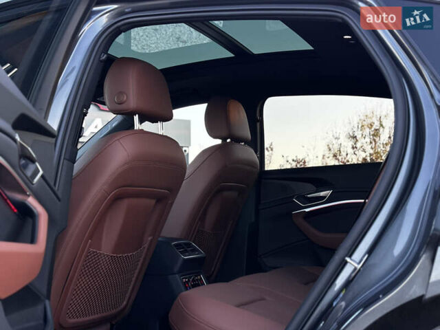 Серый Ауди E-Tron, объемом двигателя 0 л и пробегом 70 тыс. км за 42850 $, фото 47 на Automoto.ua