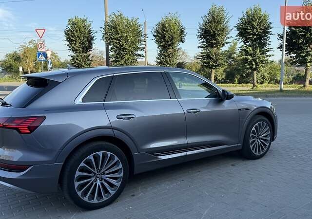 Серый Ауди E-Tron, объемом двигателя 0 л и пробегом 98 тыс. км за 29999 $, фото 2 на Automoto.ua