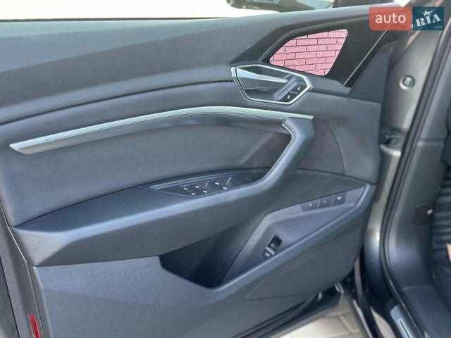 Серый Ауди E-Tron, объемом двигателя 0 л и пробегом 56 тыс. км за 34200 $, фото 16 на Automoto.ua