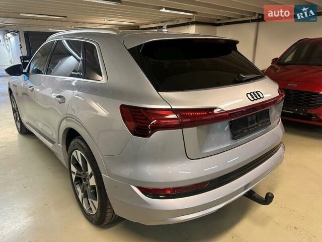Сірий Ауді E-Tron, об'ємом двигуна 0 л та пробігом 152 тис. км за 24700 $, фото 6 на Automoto.ua