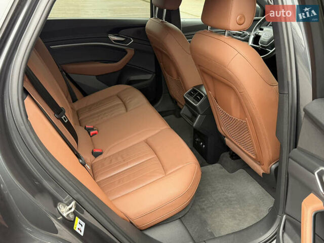 Серый Ауди E-Tron, объемом двигателя 0 л и пробегом 126 тыс. км за 29999 $, фото 36 на Automoto.ua