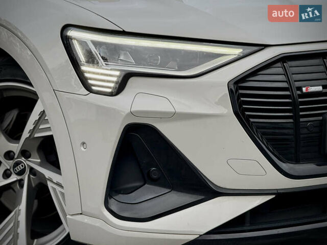 Серый Ауди E-Tron, объемом двигателя 0 л и пробегом 36 тыс. км за 45445 $, фото 13 на Automoto.ua