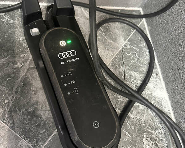 Сірий Ауді E-Tron, об'ємом двигуна 0 л та пробігом 106 тис. км за 39900 $, фото 61 на Automoto.ua