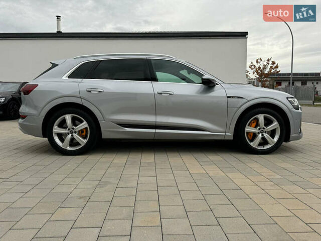 Серый Ауди E-Tron, объемом двигателя 0 л и пробегом 94 тыс. км за 35500 $, фото 7 на Automoto.ua