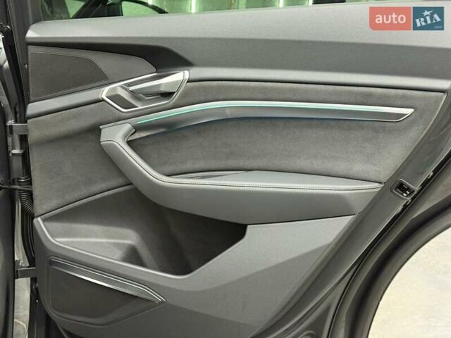 Сірий Ауді E-Tron, об'ємом двигуна 0 л та пробігом 86 тис. км за 37423 $, фото 40 на Automoto.ua