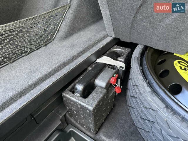 Серый Ауди E-Tron, объемом двигателя 0 л и пробегом 130 тыс. км за 37000 $, фото 121 на Automoto.ua