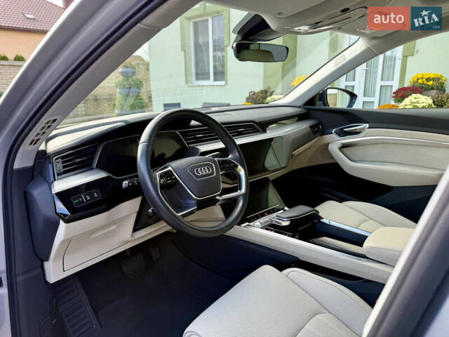 Серый Ауди E-Tron, объемом двигателя 0 л и пробегом 130 тыс. км за 37000 $, фото 59 на Automoto.ua