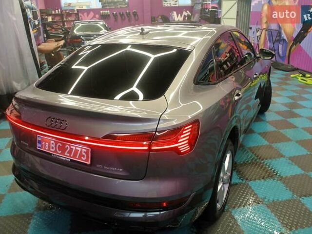 Серый Ауди E-Tron, объемом двигателя 0 л и пробегом 60 тыс. км за 29990 $, фото 13 на Automoto.ua