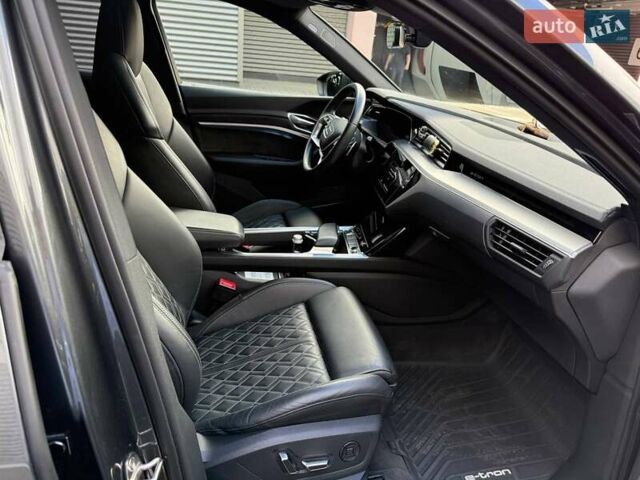 Сірий Ауді E-Tron, об'ємом двигуна 0 л та пробігом 45 тис. км за 48137 $, фото 30 на Automoto.ua