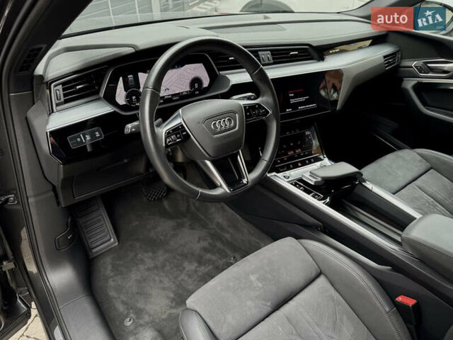 Серый Ауди E-Tron, объемом двигателя 0 л и пробегом 33 тыс. км за 39500 $, фото 11 на Automoto.ua