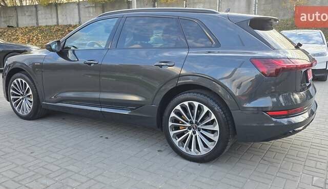 Сірий Ауді E-Tron, об'ємом двигуна 0 л та пробігом 110 тис. км за 29999 $, фото 20 на Automoto.ua