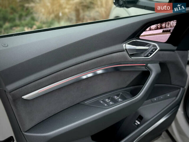 Серый Ауди E-Tron, объемом двигателя 0 л и пробегом 36 тыс. км за 45445 $, фото 80 на Automoto.ua