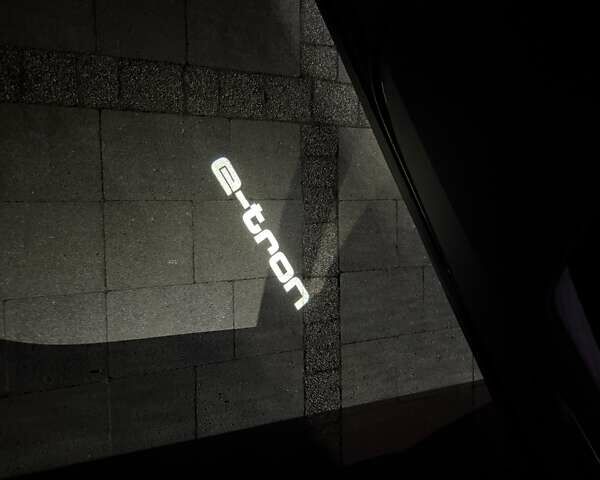 Серый Ауди E-Tron, объемом двигателя 0 л и пробегом 109 тыс. км за 29999 $, фото 23 на Automoto.ua