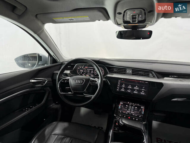 Серый Ауди E-Tron, объемом двигателя 0 л и пробегом 44 тыс. км за 33000 $, фото 24 на Automoto.ua