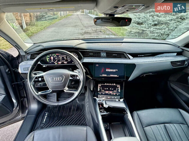 Серый Ауди E-Tron, объемом двигателя 0 л и пробегом 78 тыс. км за 33000 $, фото 20 на Automoto.ua