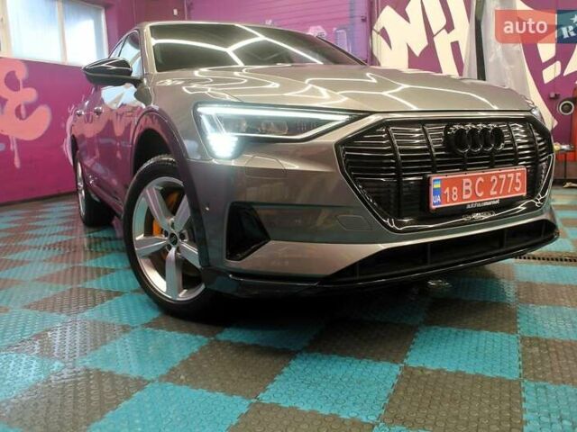 Серый Ауди E-Tron, объемом двигателя 0 л и пробегом 60 тыс. км за 29990 $, фото 11 на Automoto.ua
