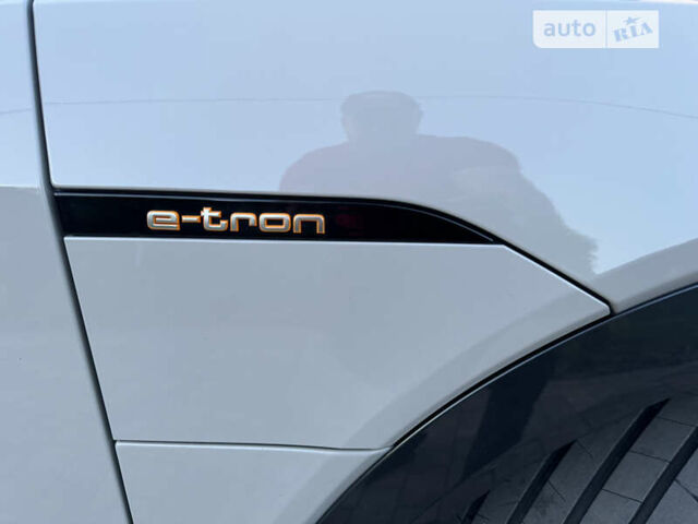 Сірий Ауді E-Tron, об'ємом двигуна 0 л та пробігом 31 тис. км за 46500 $, фото 23 на Automoto.ua