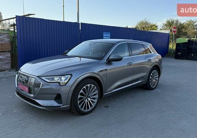 Серый Ауди E-Tron, объемом двигателя 0 л и пробегом 98 тыс. км за 29999 $, фото 8 на Automoto.ua