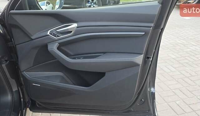 Сірий Ауді E-Tron, об'ємом двигуна 0 л та пробігом 110 тис. км за 29999 $, фото 63 на Automoto.ua