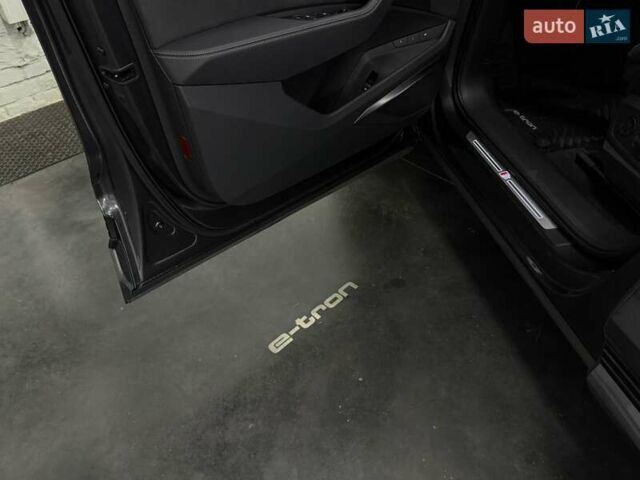 Сірий Ауді E-Tron, об'ємом двигуна 0 л та пробігом 86 тис. км за 37423 $, фото 35 на Automoto.ua