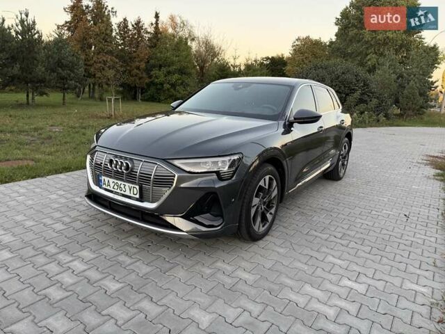 Серый Ауди E-Tron, объемом двигателя 0 л и пробегом 44 тыс. км за 33900 $, фото 41 на Automoto.ua
