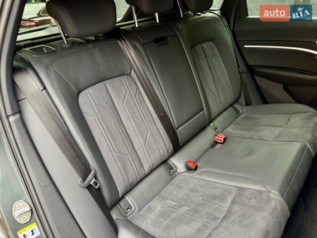 Серый Ауди E-Tron, объемом двигателя 0 л и пробегом 33 тыс. км за 39500 $, фото 19 на Automoto.ua