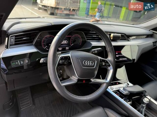 Сірий Ауді E-Tron, об'ємом двигуна 0 л та пробігом 45 тис. км за 48137 $, фото 24 на Automoto.ua