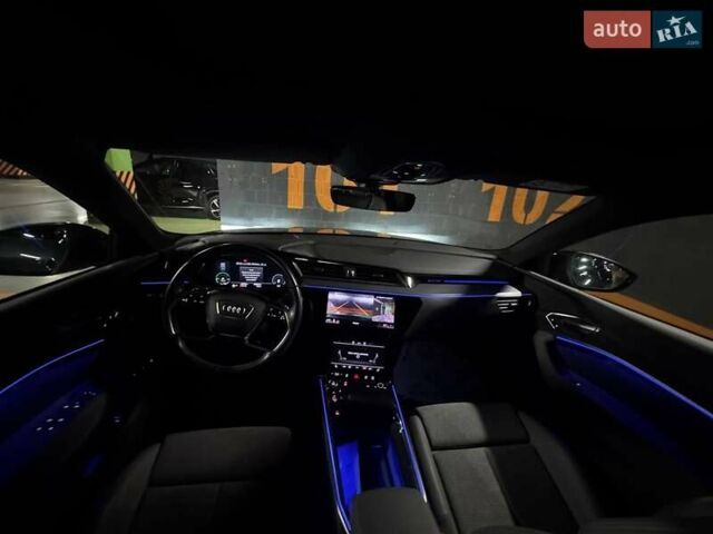Серый Ауди E-Tron, объемом двигателя 0 л и пробегом 47 тыс. км за 40500 $, фото 22 на Automoto.ua