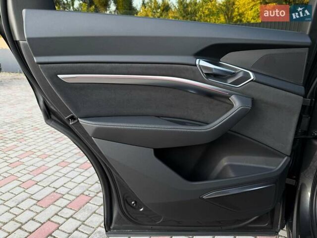 Серый Ауди E-Tron, объемом двигателя 0 л и пробегом 56 тыс. км за 46999 $, фото 69 на Automoto.ua