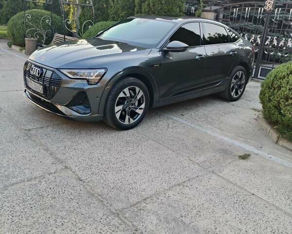 Серый Ауди E-Tron, объемом двигателя 0 л и пробегом 110 тыс. км за 33700 $, фото 23 на Automoto.ua