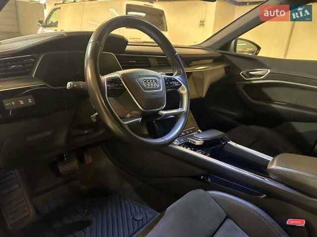 Сірий Ауді E-Tron, об'ємом двигуна 0 л та пробігом 152 тис. км за 24700 $, фото 11 на Automoto.ua