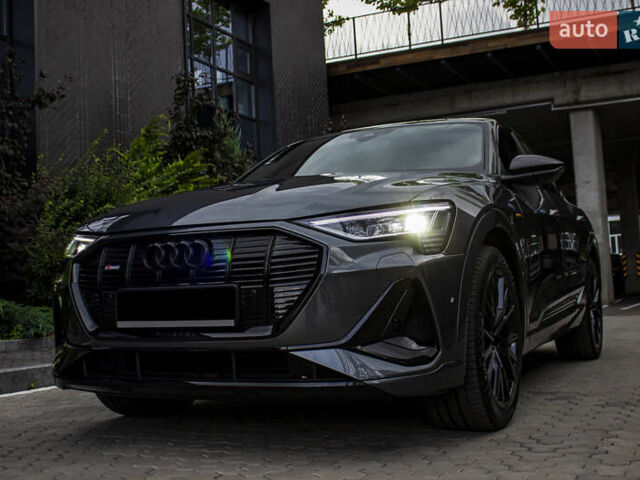 Сірий Ауді E-Tron, об'ємом двигуна 0 л та пробігом 69 тис. км за 39700 $, фото 4 на Automoto.ua