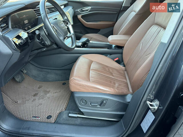 Серый Ауди E-Tron, объемом двигателя 0 л и пробегом 108 тыс. км за 32500 $, фото 6 на Automoto.ua