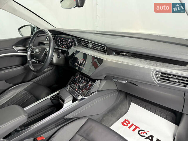 Серый Ауди E-Tron, объемом двигателя 0 л и пробегом 44 тыс. км за 33000 $, фото 39 на Automoto.ua