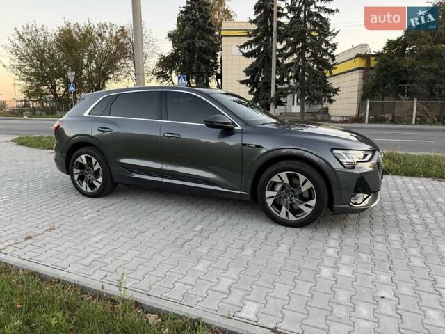 Серый Ауди E-Tron, объемом двигателя 0 л и пробегом 44 тыс. км за 33900 $, фото 29 на Automoto.ua