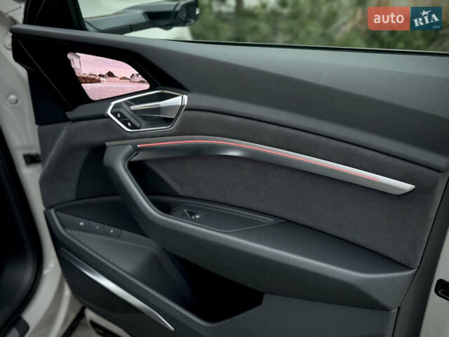 Серый Ауди E-Tron, объемом двигателя 0 л и пробегом 36 тыс. км за 45445 $, фото 88 на Automoto.ua