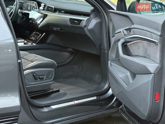 Серый Ауди E-Tron, объемом двигателя 0 л и пробегом 28 тыс. км за 34900 $, фото 40 на Automoto.ua