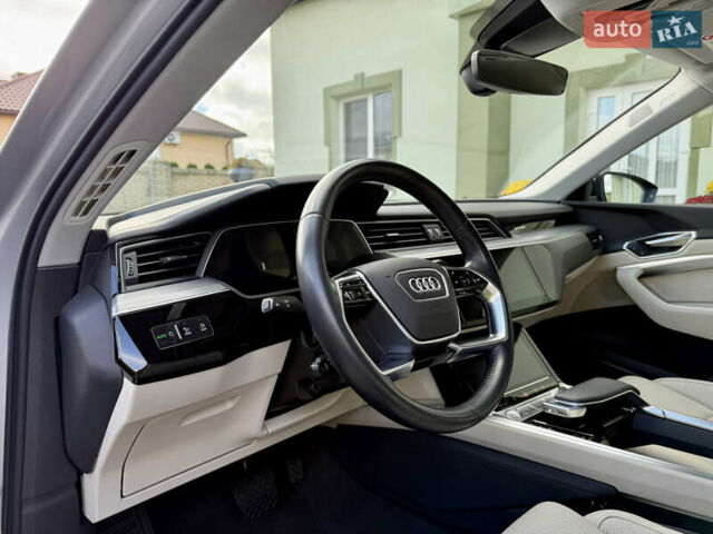 Серый Ауди E-Tron, объемом двигателя 0 л и пробегом 130 тыс. км за 37000 $, фото 55 на Automoto.ua