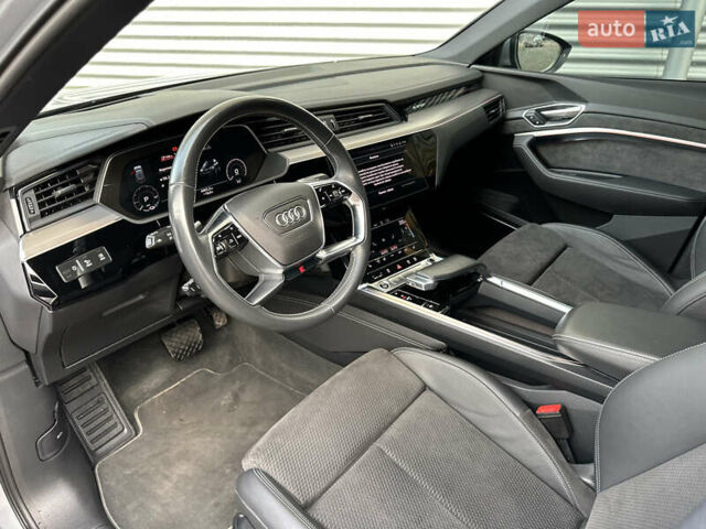 Сірий Ауді E-Tron, об'ємом двигуна 0 л та пробігом 45 тис. км за 33999 $, фото 65 на Automoto.ua
