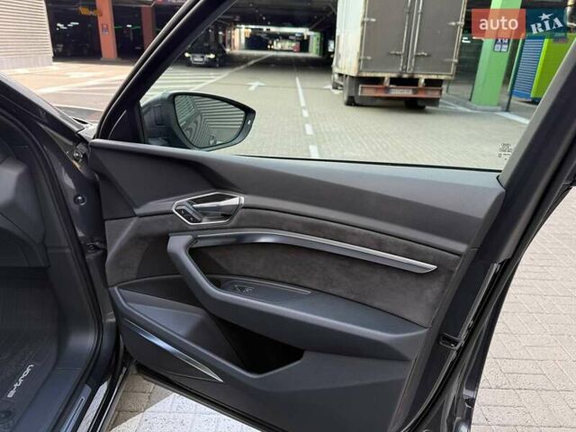 Сірий Ауді E-Tron, об'ємом двигуна 0 л та пробігом 45 тис. км за 48137 $, фото 26 на Automoto.ua