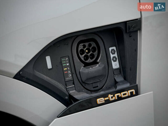 Серый Ауди E-Tron, объемом двигателя 0 л и пробегом 36 тыс. км за 45445 $, фото 39 на Automoto.ua