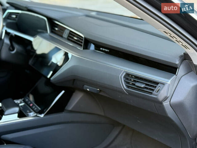 Серый Ауди E-Tron, объемом двигателя 0 л и пробегом 125 тыс. км за 26900 $, фото 34 на Automoto.ua