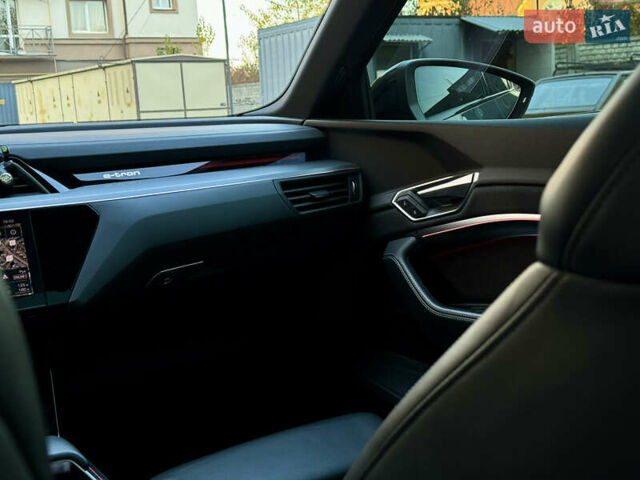 Сірий Ауді E-Tron, об'ємом двигуна 0 л та пробігом 47 тис. км за 45000 $, фото 56 на Automoto.ua